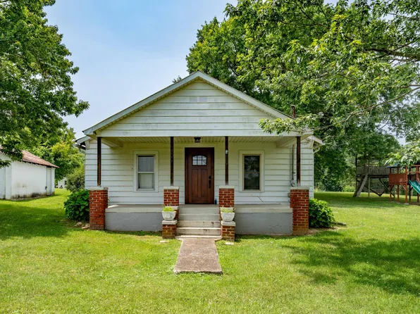380 Riverview Dr, Johnson City, TN 37601