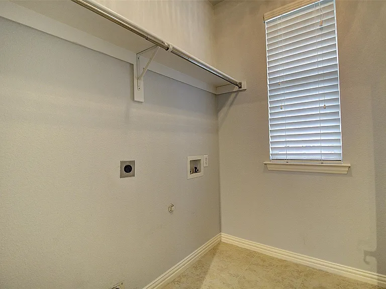 8017 Caladium Dr — Photo 15