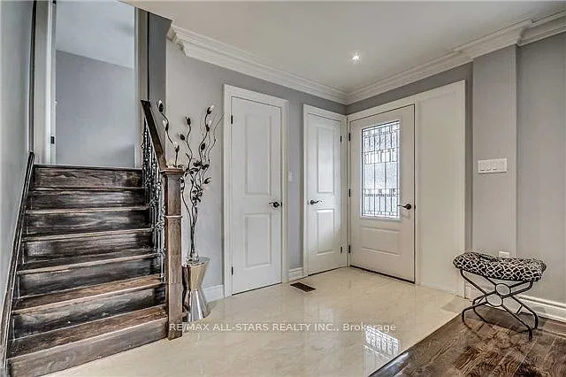 12 Rossander Ct — Photo 3
