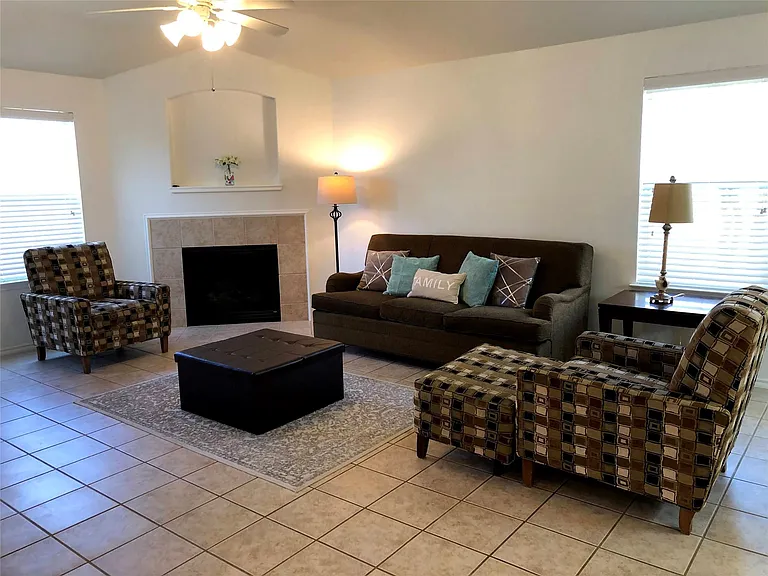 4611 Pin Oak Creek Ln — Photo 13