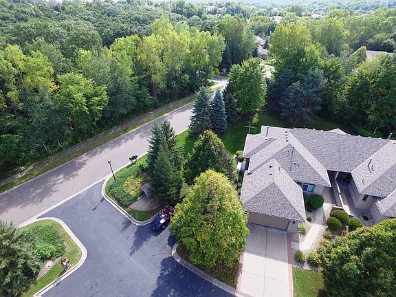 Private & heavily wooded.