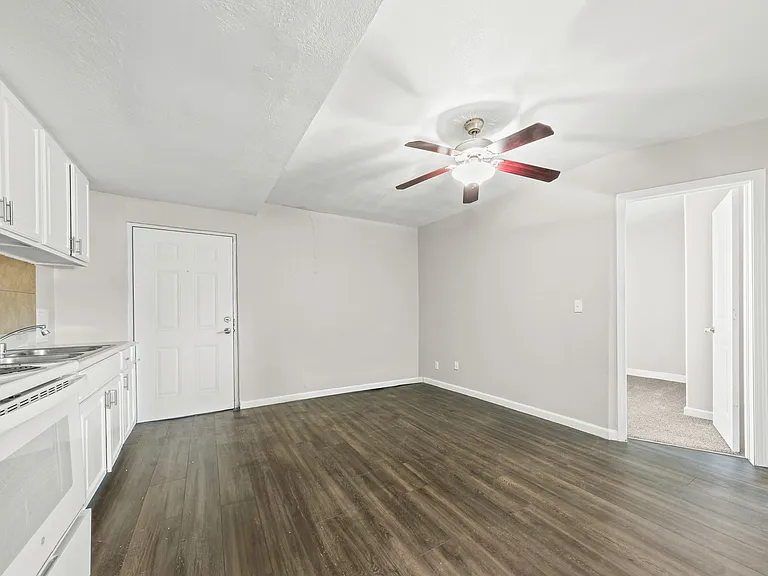 Montego Apartments — Photo 29