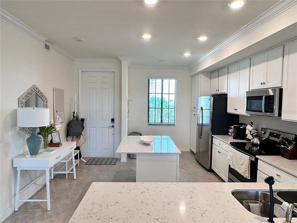 2 bed, 2.0 bath, 1121 sqft, $2,500 — Photo 4