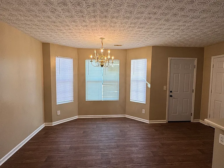 5869 Strathmoor Manor Cir — Photo 5