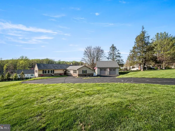 5 Jacqueline Dr, West Chester, PA 19382