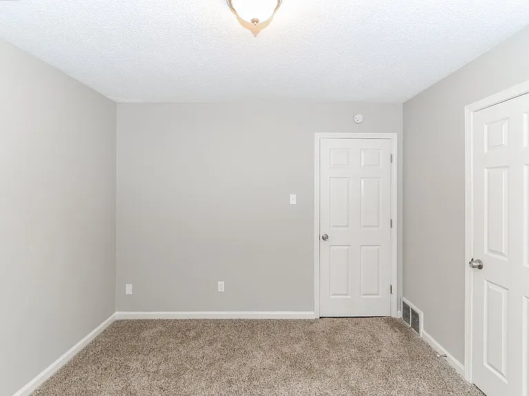 5896 Pipers Green Ln — Photo 12