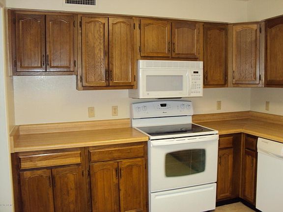 5th image of 205 E Paseo De Golf