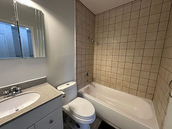 3rd image of 975 W Calle De Cielo APT 3