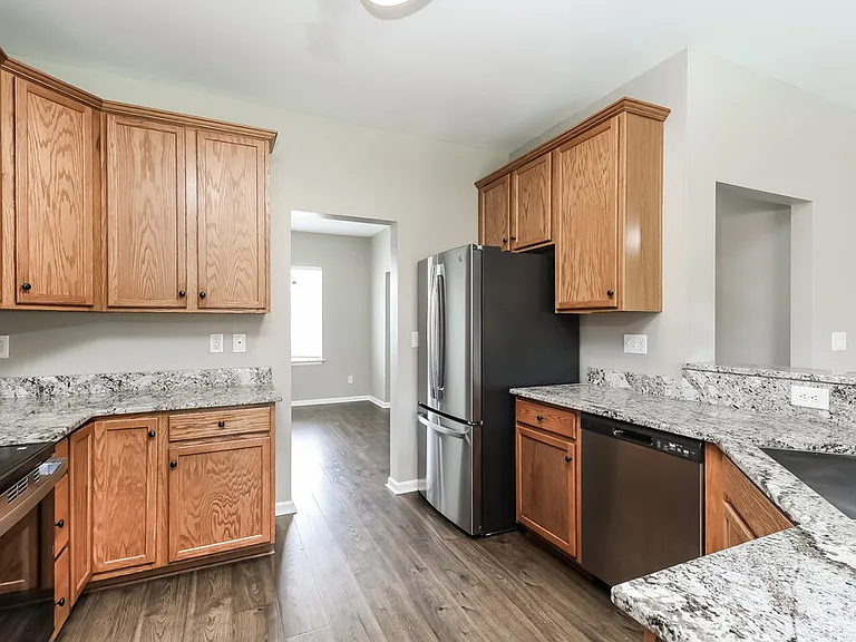 2900 Village Center Dr — Photo 7