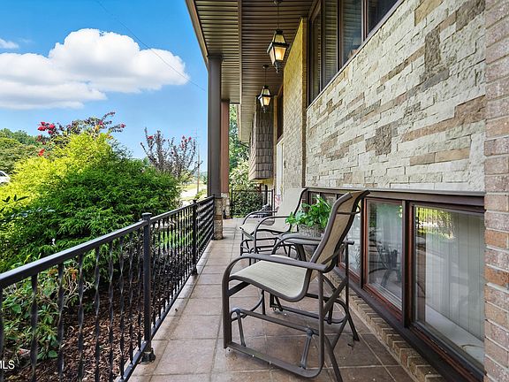 4th image of 4820 Lake Park Ct