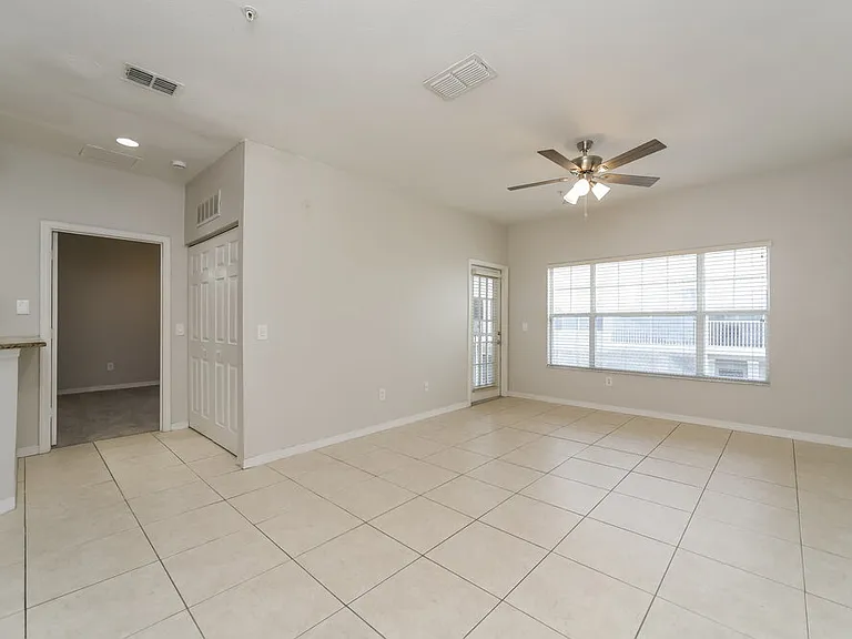 2460 Grand Central Pkwy #9 — Photo 5