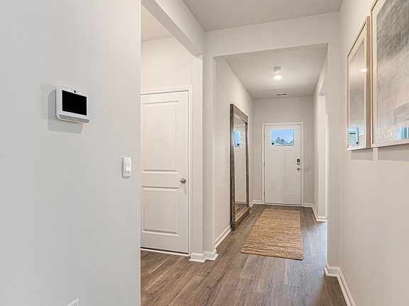 2nd image of 401 Flank St.