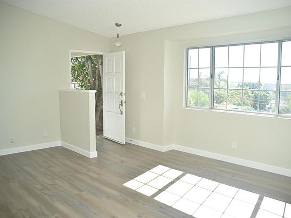 5th image of 604 Porter St