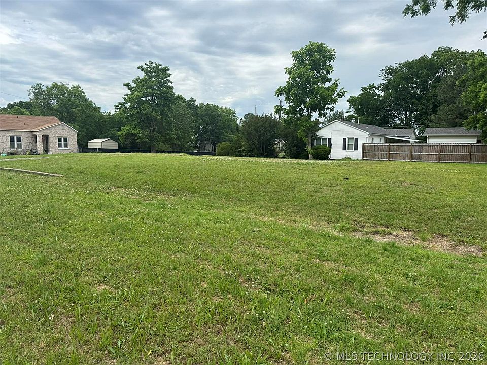 2nd image of 301 E Jackson Ave