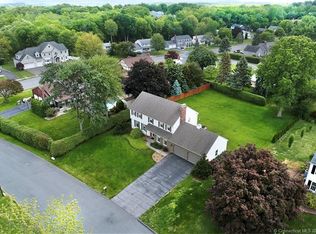 16 W Ledge Dr, Wethersfield, CT 06109