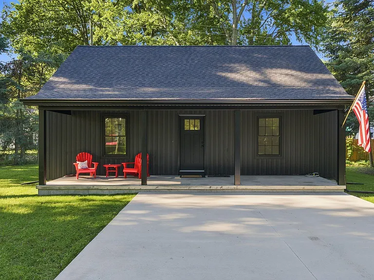 3117 Maplewood Dr — Photo 1