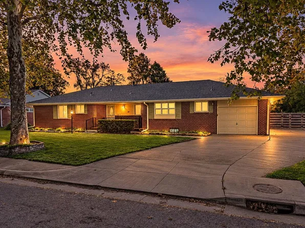 107 Downing Rd, Hutchinson, KS 67502
