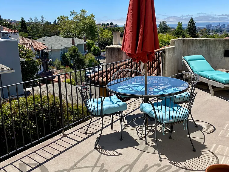 111 El Camino Real — Photo 64