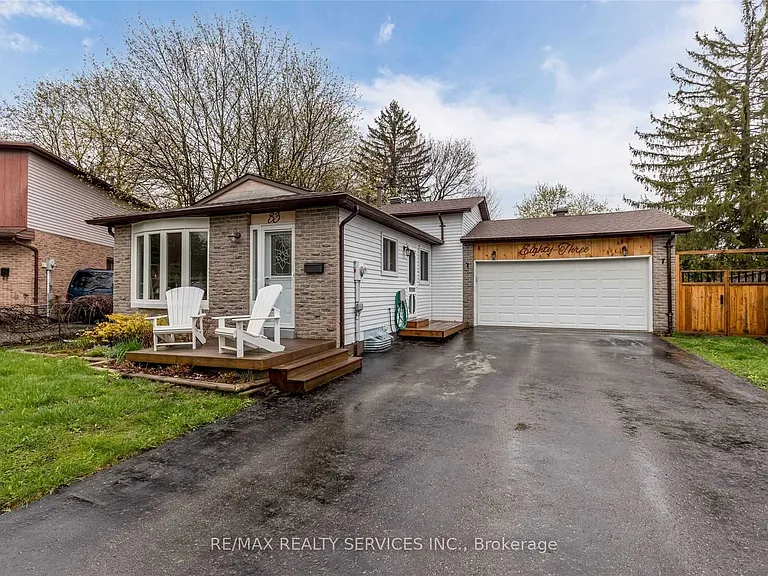 83 Janice Dr — Photo 2