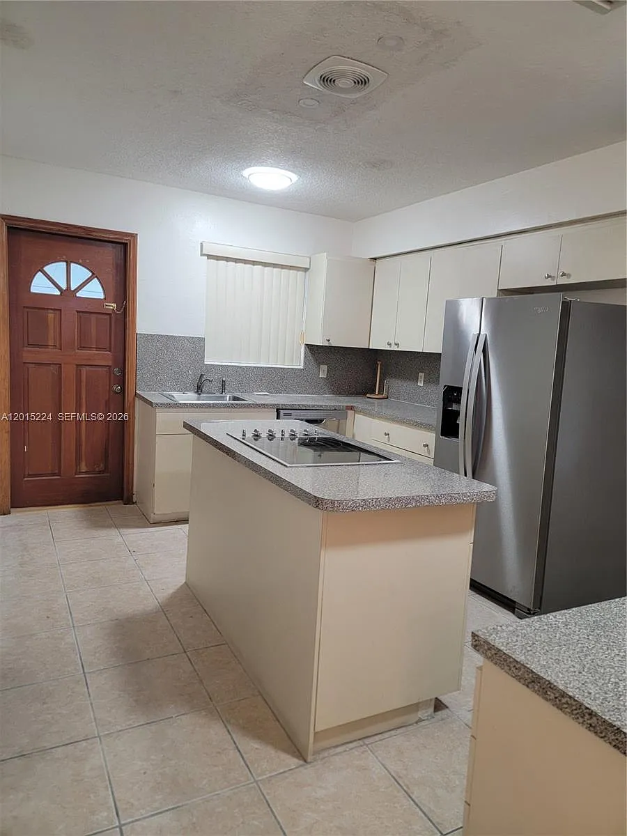Photo 2 of 10 - 6510 SW 20th St #0 - West Miami, FL Building Photo - 6510 SW 20th St #0