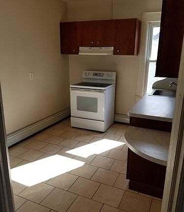 4th image of 90 Glen Ave