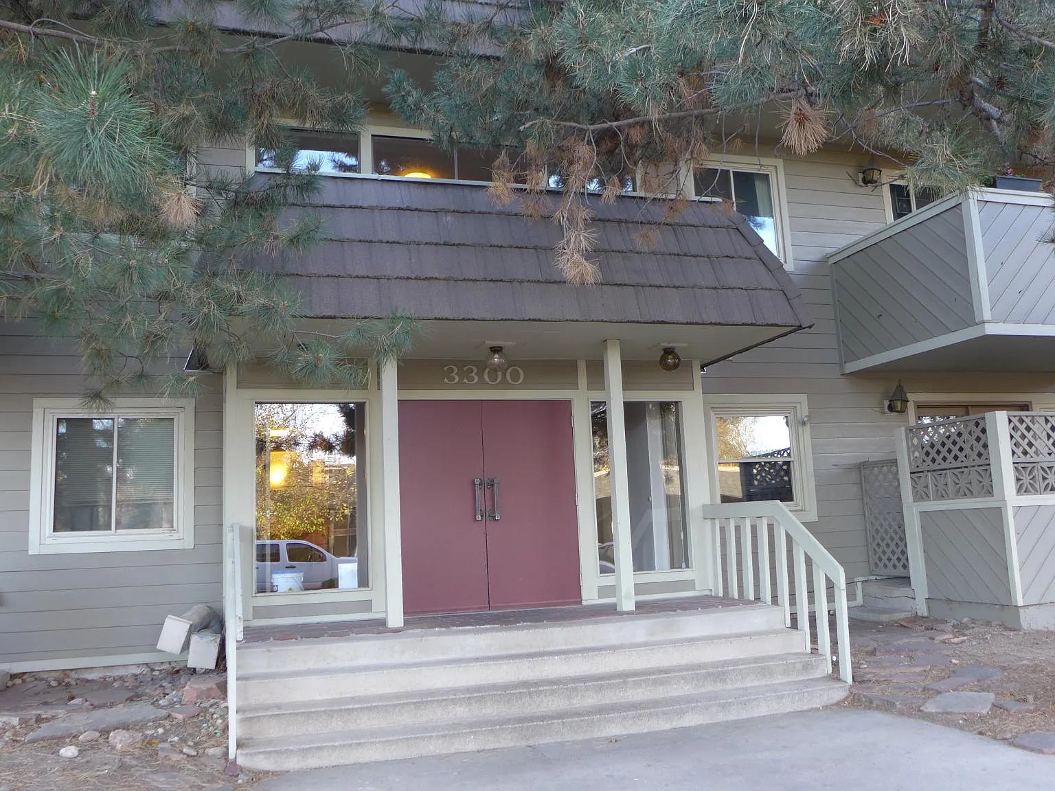 3 bed, 1200 sqft, $1,800 — Photo 1