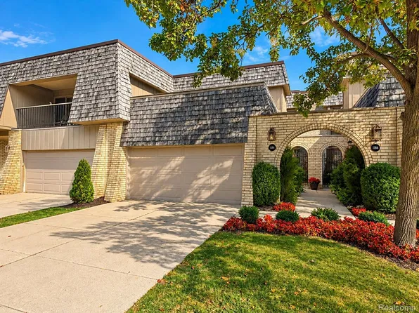 1188 Oakwood Ct, Rochester, MI 48307