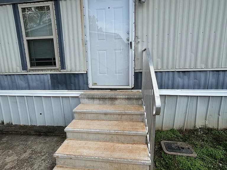 202 Zackary St — Photo 2