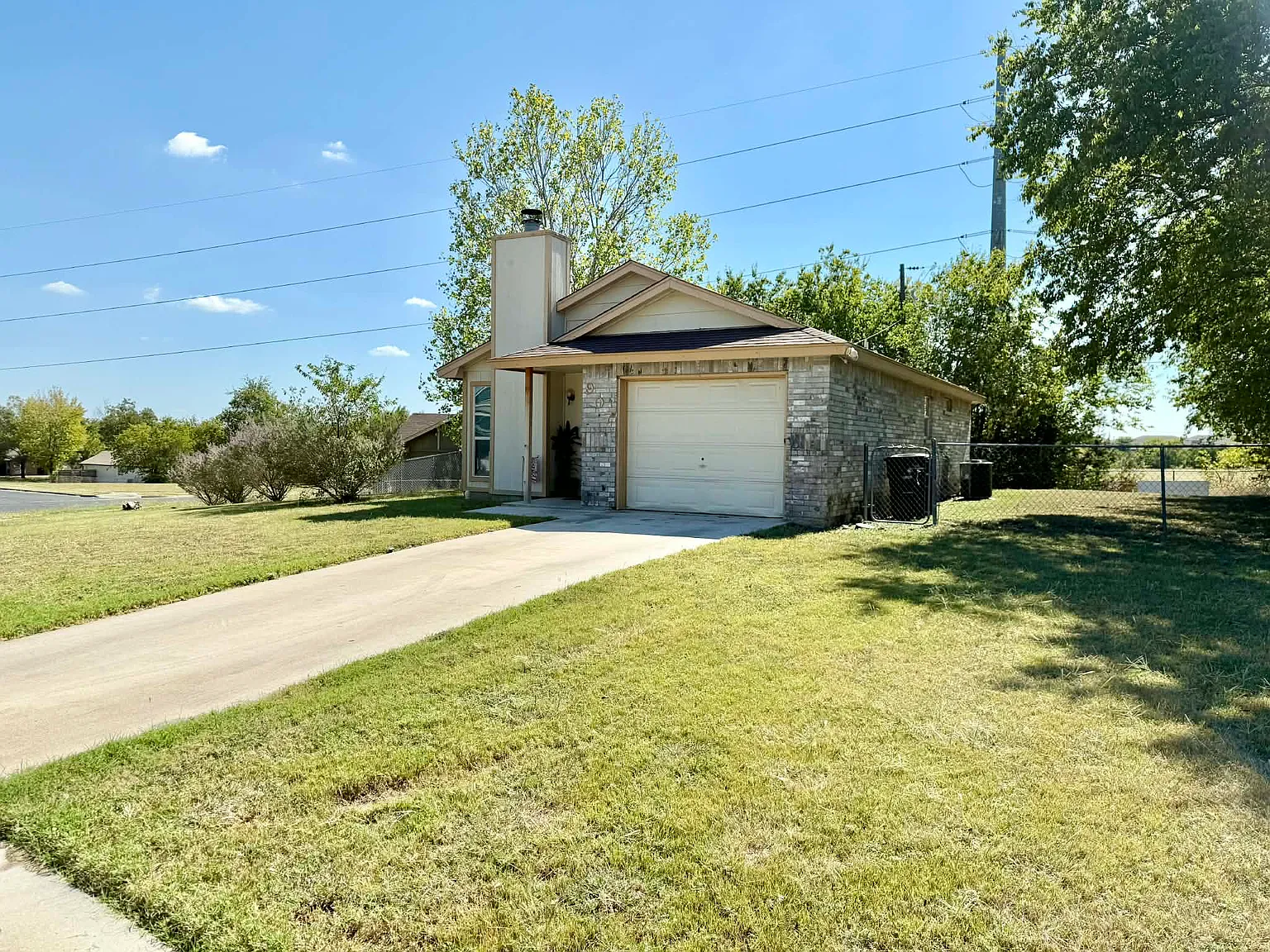 2 bed, 808 sqft, $1,300 — Photo 3