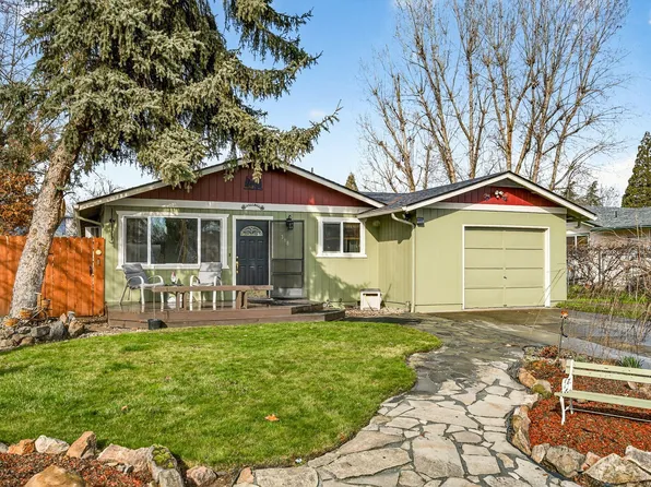 318 S Buchanan Ave, Eagle Point, OR 97524