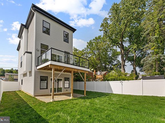 3rd image of 469 Aurania St
