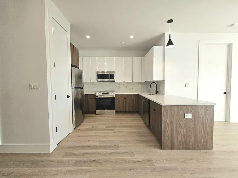 14 Livingston St #YI56 — Photo 2