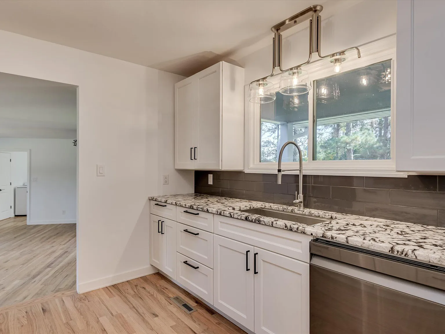 4 bed, 3.0 bath, 2018 sqft, $2,950 — Photo 3
