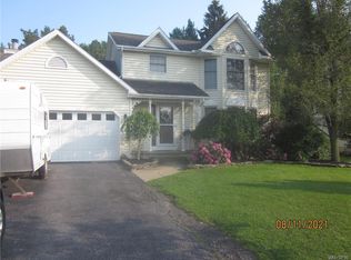 228 Rambling Rd, East Amherst, NY 14051