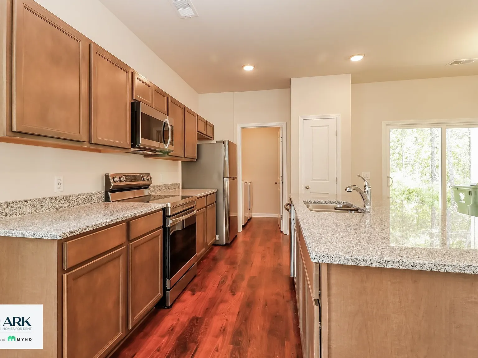 3 bed, 2.5 bath, 1315 sqft, $1,849 — Photo 4