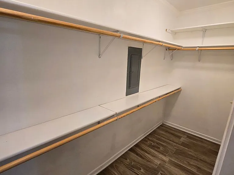 205 E Cherokee Dr — Photo 5