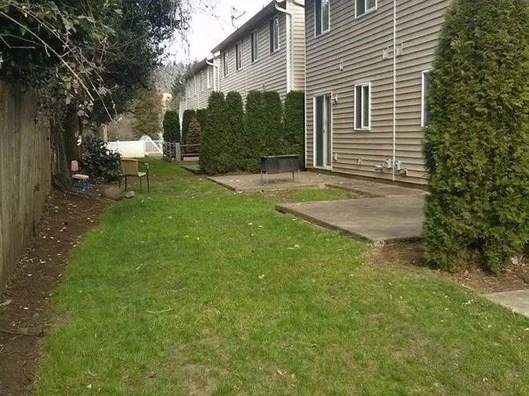 365 NE Lechner St — Photo 9