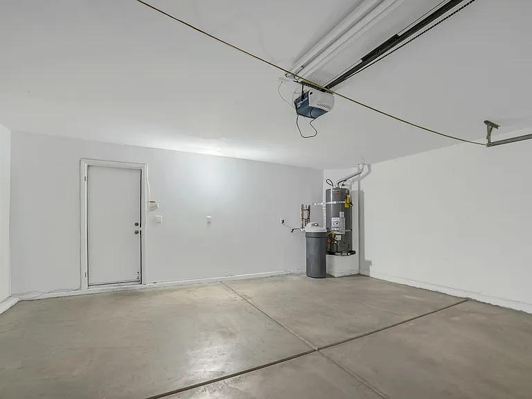 8133 Kentshire Dr — Photo 21