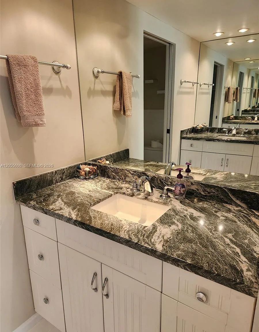 5460 N Ocean Dr — Photo 2
