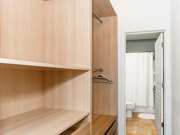 5th image of 1609 Long St APT 305