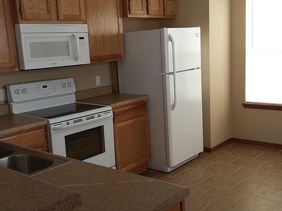 5th image of 141 Foxglove St #141