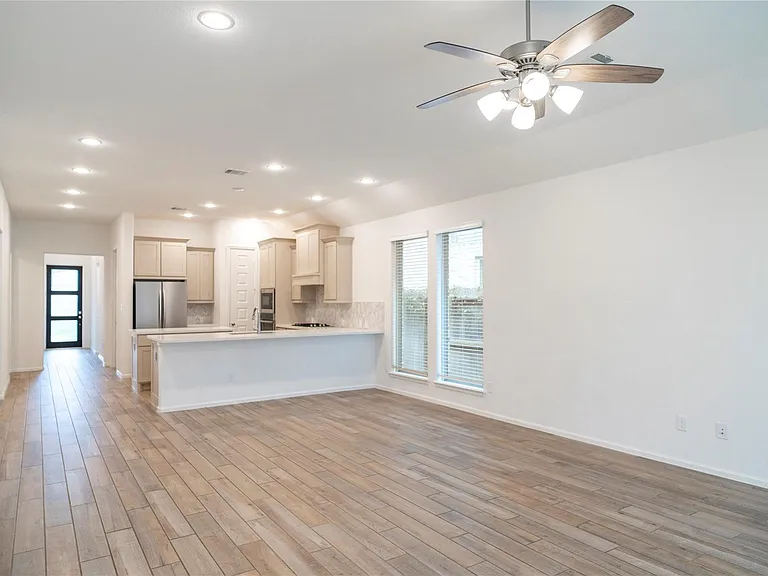 31410 Golden Cliffs Ln — Photo 6