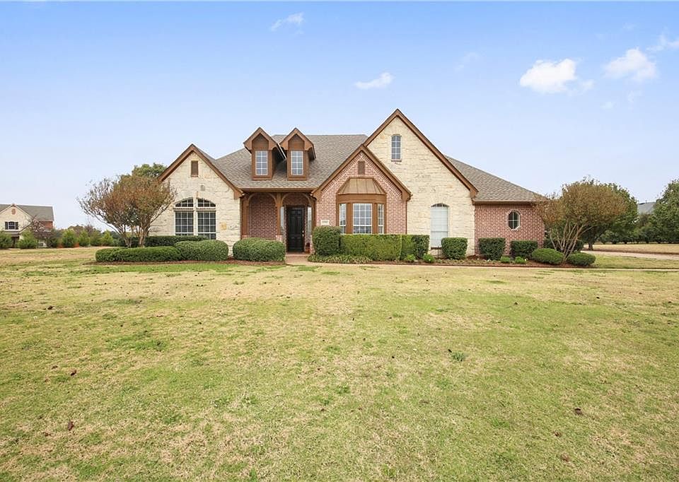 1st image of 2702 Mary Ct