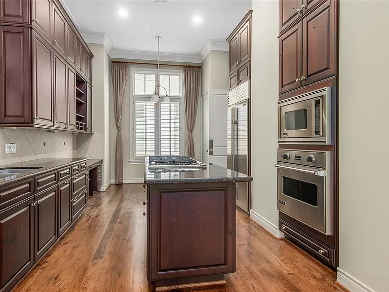 2419 Brazoria St #C — Photo 12
