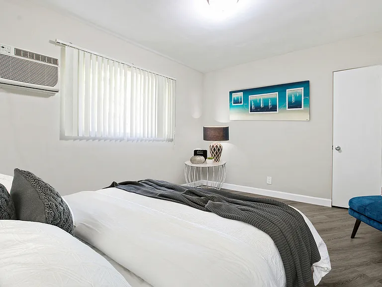 Levering Apartments — Photo 10