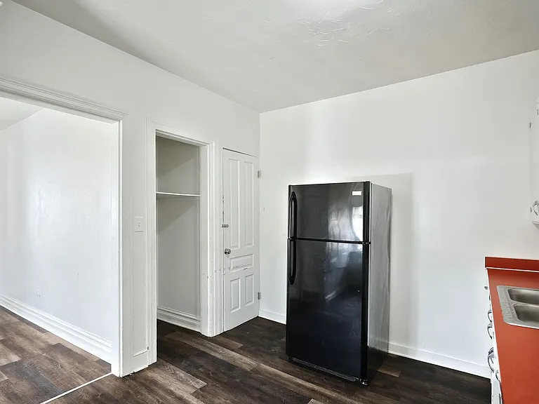 301 N Queen St — Photo 11