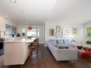 1696 W 10th Ave #301, Vancouver, BC V6J 2A1