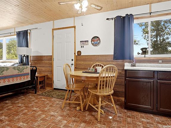 4th image of 514 Idylewylde AVENUE