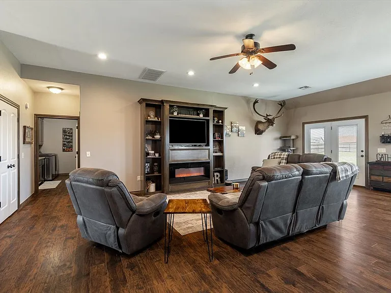 8398 SW Sun Valley Dr — Photo 5