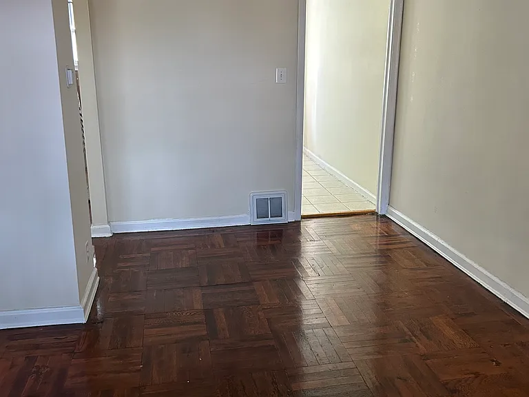 3109 W 2nd St #2 — Photo 3